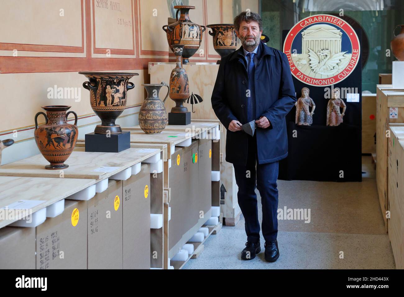Italien, Rom, 30. Dezember 2021 : Carabinieri Schutz des Kulturerbes, präsentiert der Presse einige archäologische Funde gestohlen und aus geborgen Stockfoto