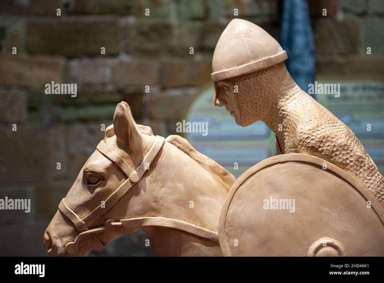 Nahaufnahme der normannischen Ritterstatue während des Tages Stockfoto