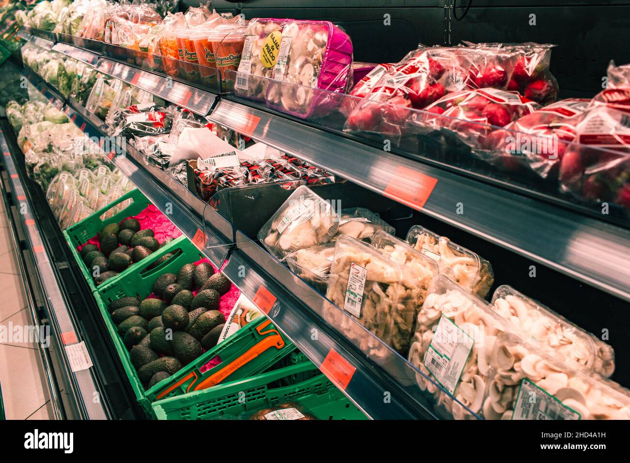 Malaga, Spanien - 21. Oktober 2021: Mercadona beliebte Supermarktkette in Spanien. Stockfoto