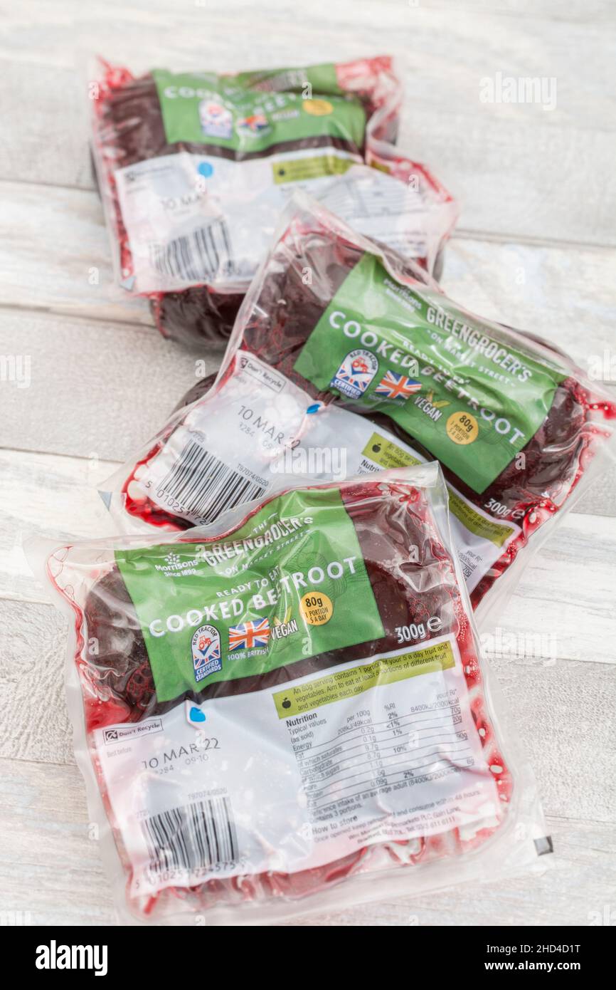 Morrisons eigenes Etikett, in Plastik verpackt, kochte ganze Rote Bete