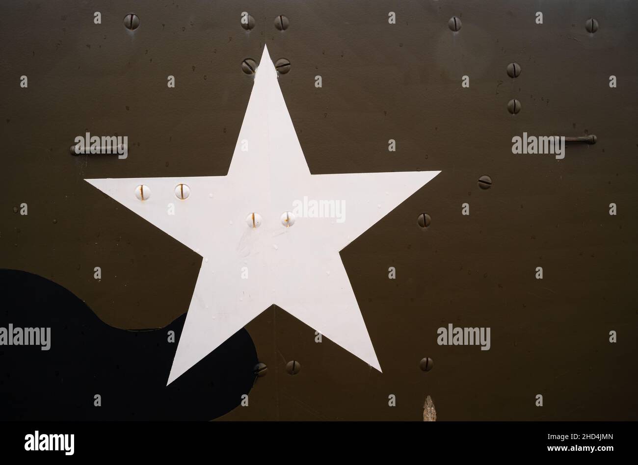 Arromanches, Frankreich - 2. August 2021: Weißer Stern - Symbol auf den Fahrzeugen der amerikanischen Armee im zweiten Weltkrieg Stockfoto