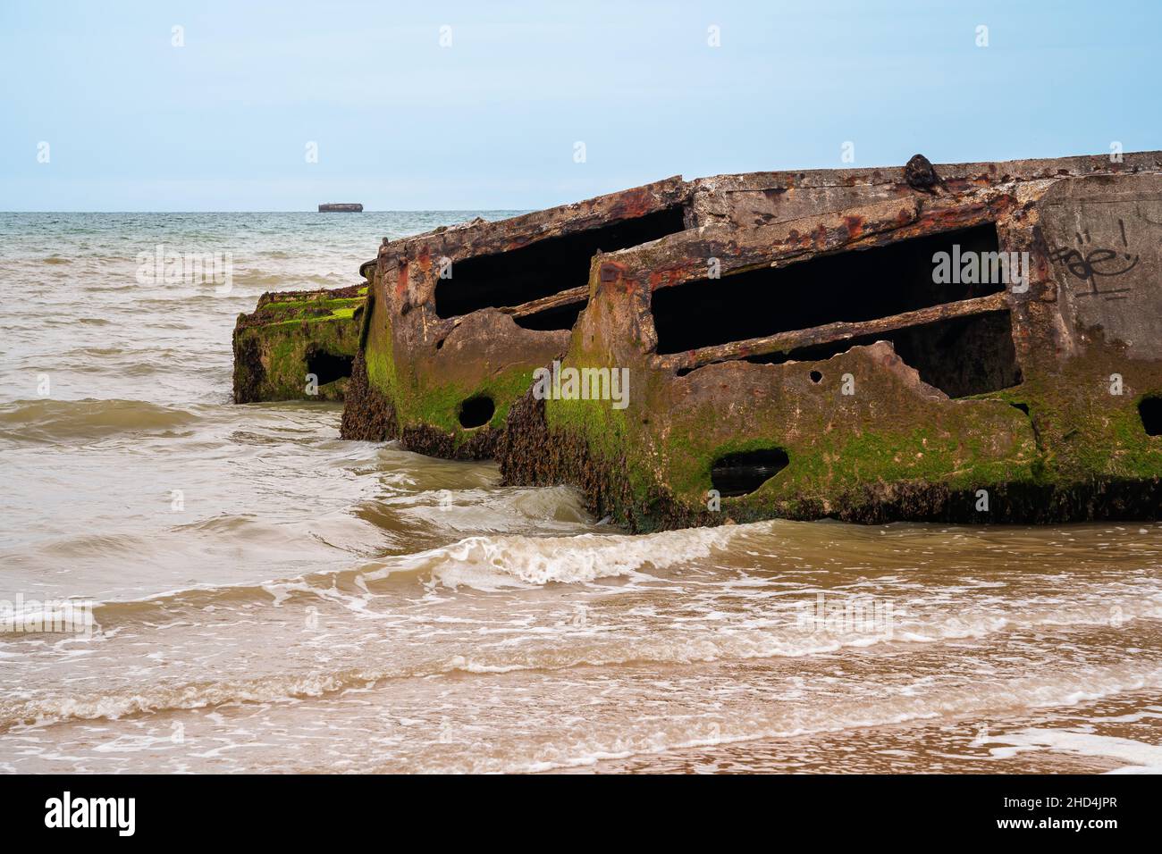 Überreste von militärischen künstlichen Hafen aus dem Weltkrieg und Landung von Verbündeten in Arromances, Normandie, Frankreich Stockfoto