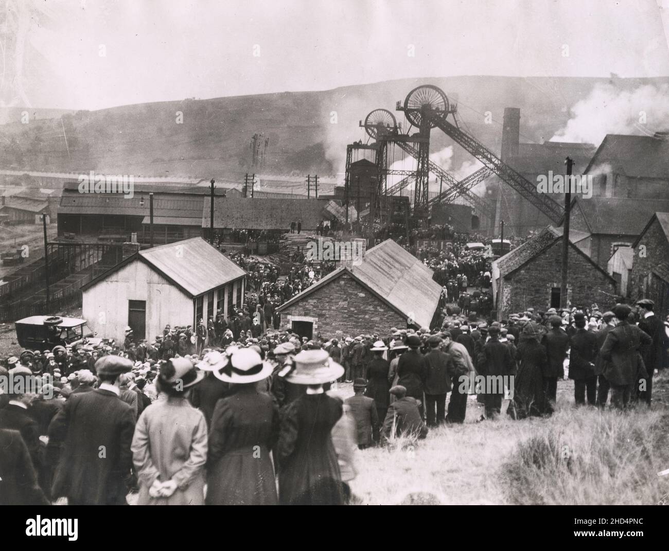 Presseband aus dem frühen 20th. Jahrhundert: Senghenydd-Kollierunglück, Kohlebergbau, Wales 1913. Stockfoto