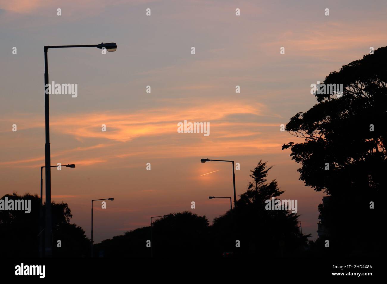 Die Strandpromenade von Clontarf bei Sonnenuntergang Stockfoto