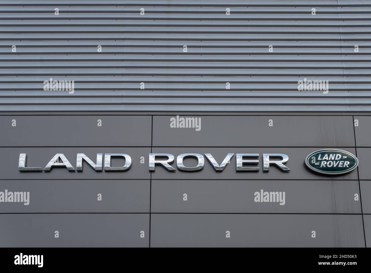 Palma de Mallorca, Spanien; januar 02 2022: Autohaus der Luxusmarke Land Rover, in einem Industriepark in der Stadt Palma de Mallorca, Spai Stockfoto