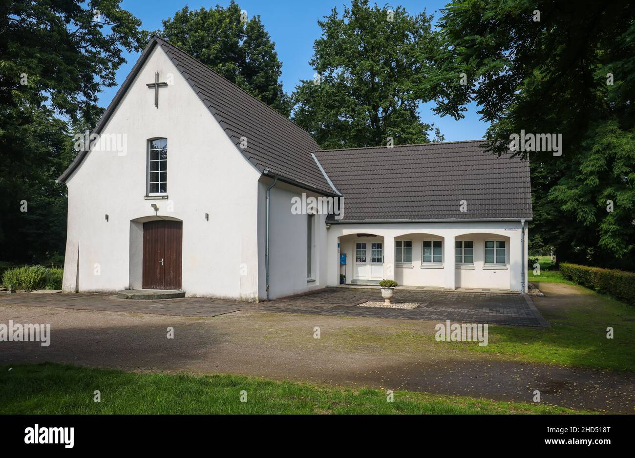 Marl, Nordrhein-Westfalen, Deutschland - Europäisches Friedenshaus, ehemalige Friedhofskapelle im Friedenspark, Alter Friedhof Brassert. Der alte Friedhof ist Stockfoto