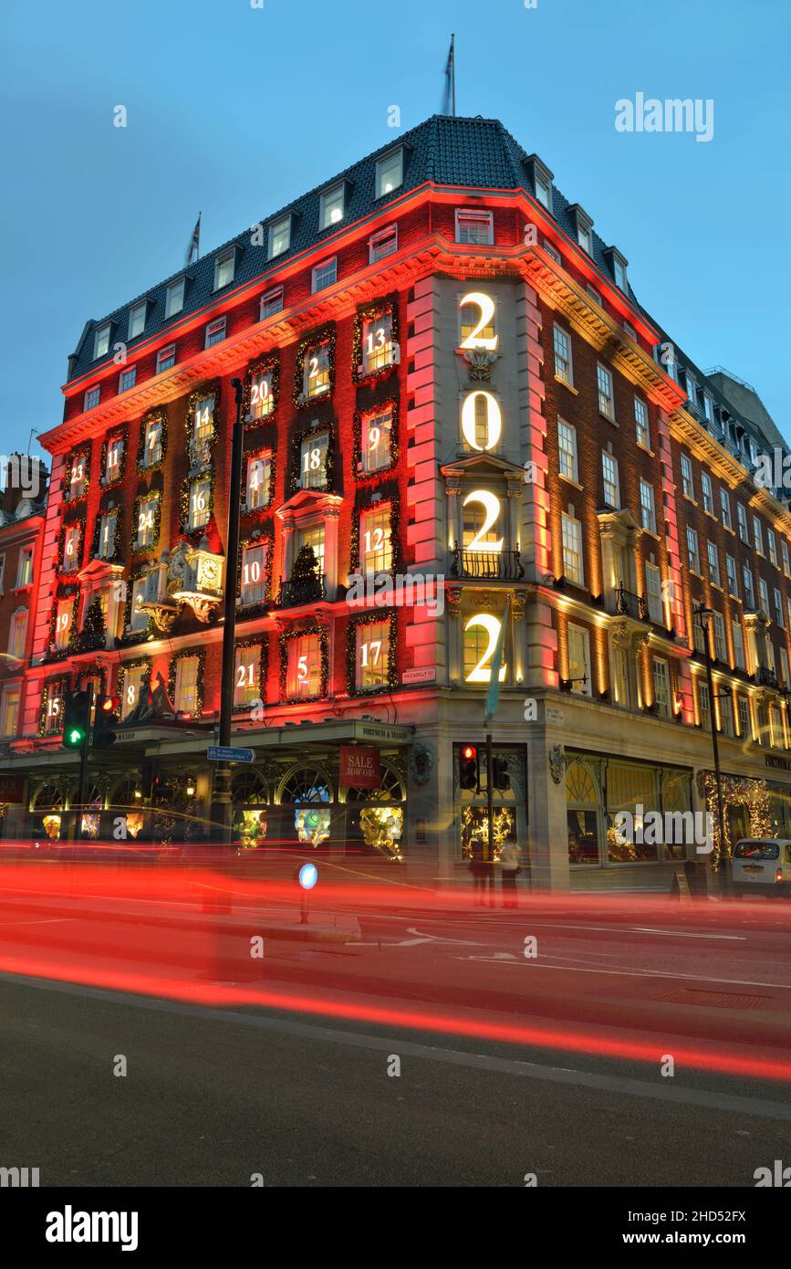 Neujahr 2022 Illuminations, Evening Fortnum & Mason, Piccadilly, Westminster, London, Großbritannien Stockfoto Neujahr 2022 Illuminations, Evening Fortnum & Mason, Piccadilly, Westminster, London, Großbritannien Stockfoto