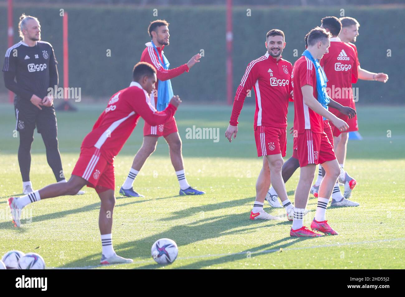 , PORTUGAL - 3. JANUAR: Dusan Tadic von Ajax während der Trainingssitzung Ajax am 1. Tag auf der Quinta do Lago am 3. Januar 2022 in Portugal. (Foto von Ben Gal/Orange Picters) Stockfoto