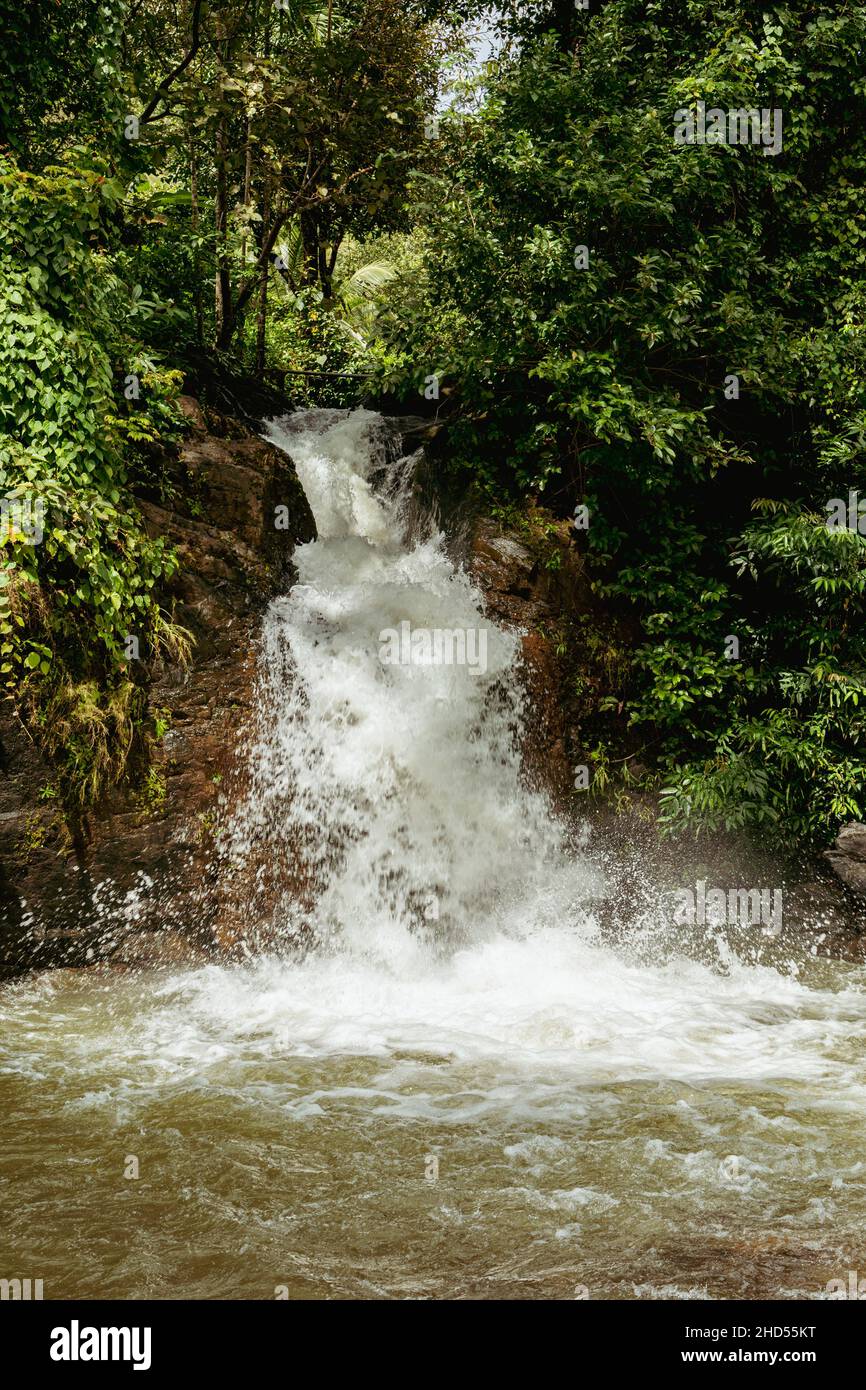 Blick auf die Bhupar Wasserfälle in Canacona, Goa, Indien. Stockfoto