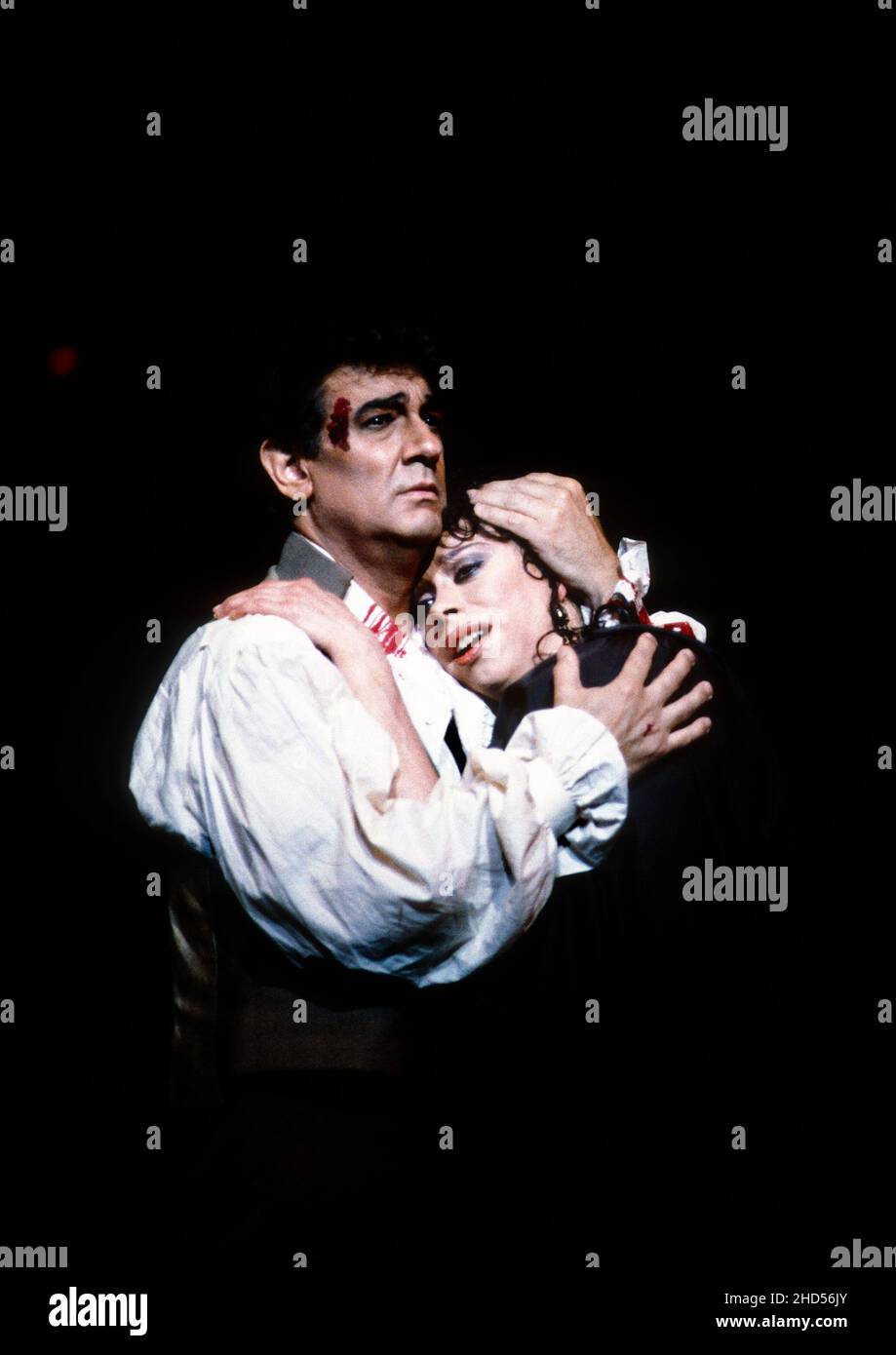 Akt 3: Placido Domingo (Mario Cavaradossi), Maria Ewing (Floria Tosca) in TOSCA von Puccini an der Royal Opera, Covent Garden, London WC2 06/07/1991 Dirigent: Michel Plasson Bühnenbild: Renzo Mongiardino Kostüme: Marcel Escoffier Revival Beleuchtung: John B Original lesen Regie: Franco Zeffirelli Revival Regie: John Cox Stockfoto