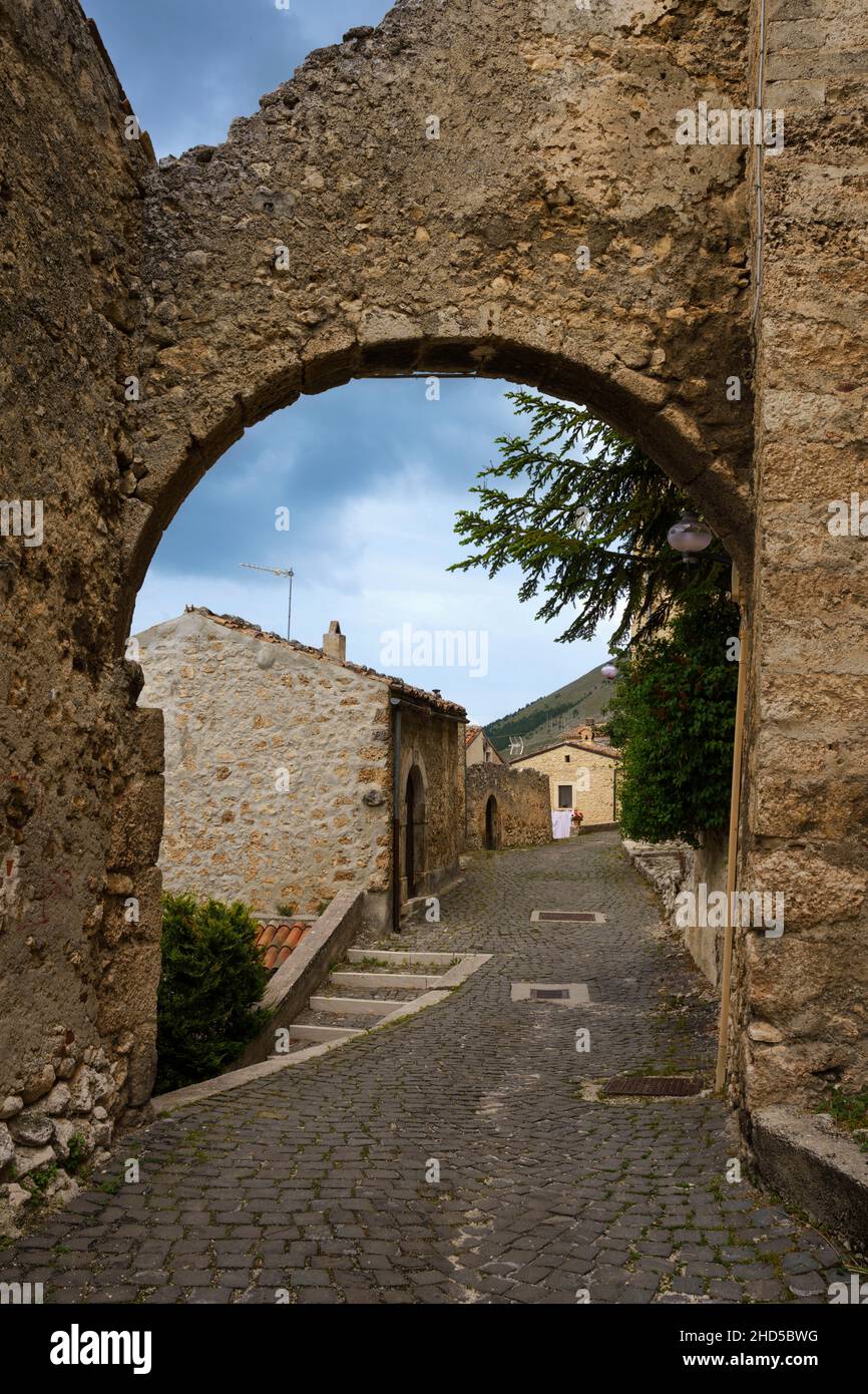 Santo Stefano di Sessanio, mittelalterliches Dorf im Naturpark Gran Sasso, Provinz L Aquila, Abruzzen, Italien Stockfoto