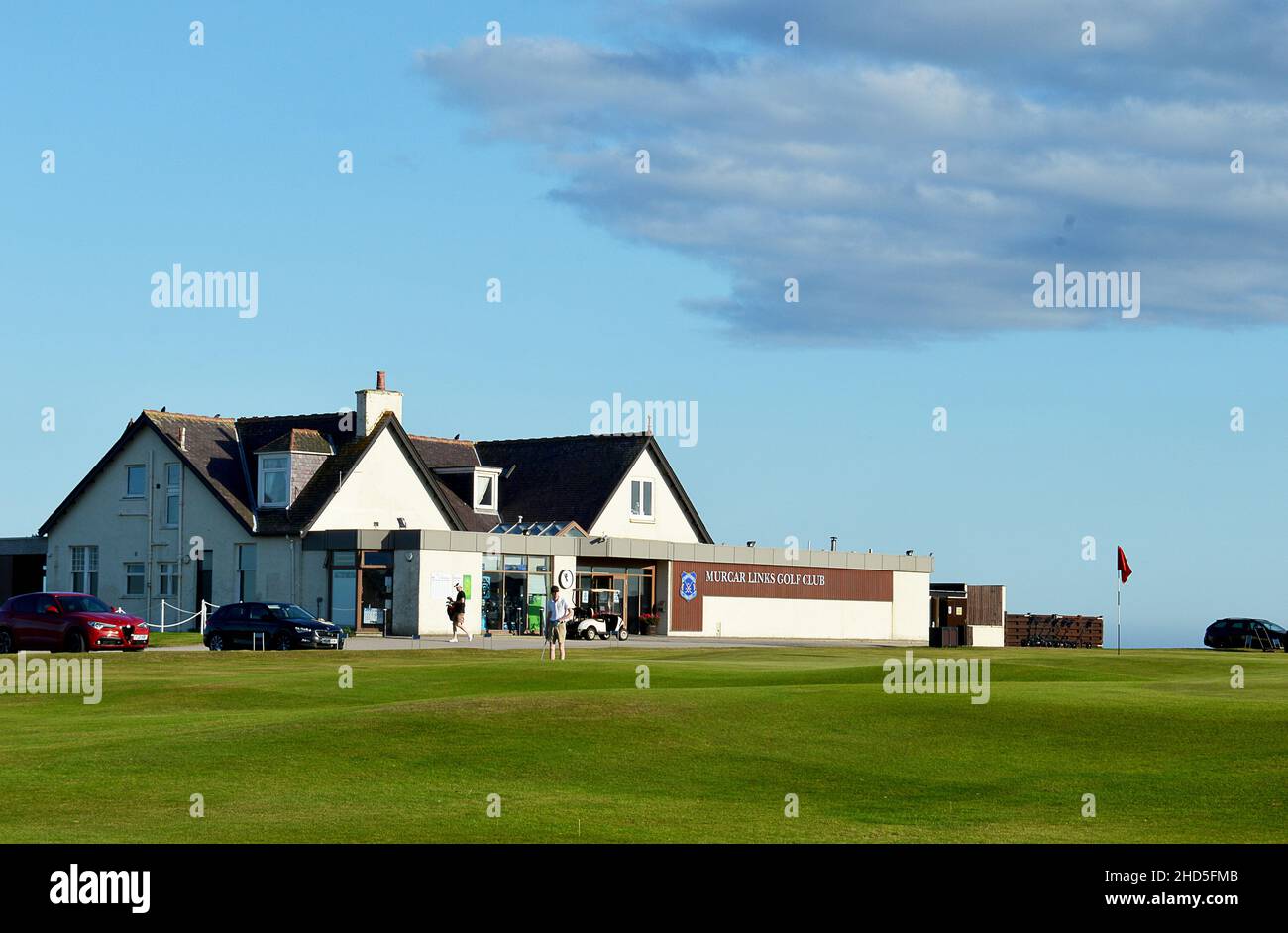 ABERDEEN, SCHOTTLAND - 7. SEPTEMBER 2021; das Clubhaus am Murcar Golf Course, einem berühmten Links Golf Course an der Nordsee, wurde 1909 angelegt. Stockfoto