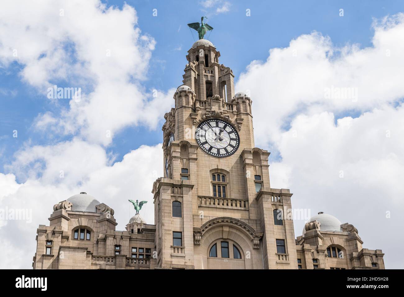 Liver Birds mit Blick auf die Hafenpromenade von Liverpool. Stockfoto