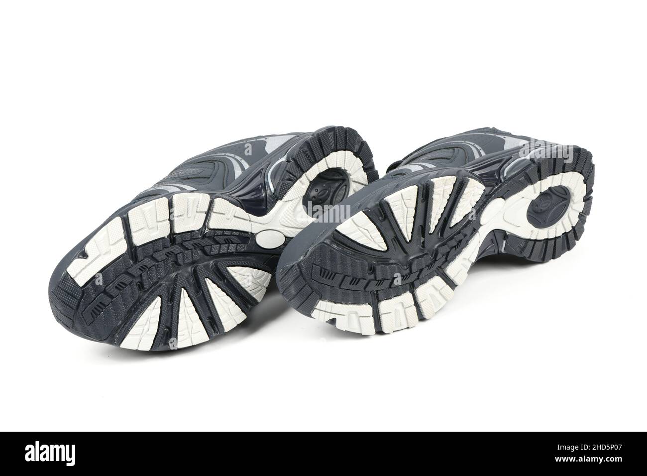Blaue Sohlen Moderne Sneakers isoliert auf weißem Hintergrund. Hochauflösendes Foto. Volle Schärfentiefe. Stockfoto