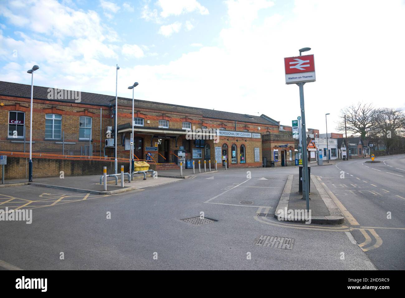 Walton-on-Thames Bahnhof während der Sperre 2020 Stockfoto