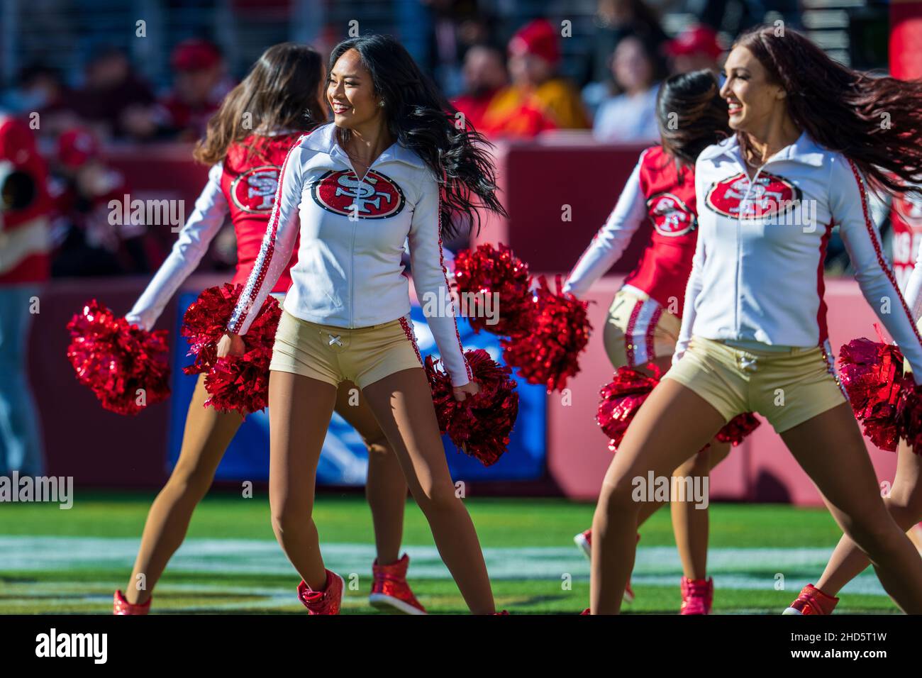 San Francisco 49ers Goldrush treten während einer Auszeit im ersten Quartal gegen die Houston Texans in Santa Clara, Kalifornien, Sonntag Januar auf Stockfoto