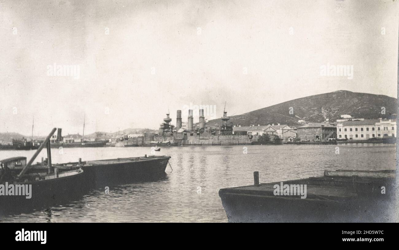 Vintage Anfang des 20th. Jahrhunderts Foto: 1905 Russisches Schlachtschiff Retvisan, refloated by Japanese, Lushunkou, Port Arthur, Russo-Japanese war. Stockfoto