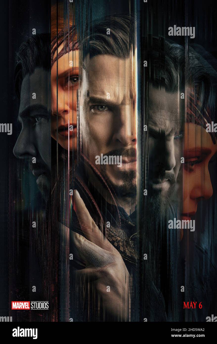 DOCTOR STRANGE IN THE MULTIVERSE OF MADNESS, Advance Poster, abwechselnd von links: Benedict Cumberbatch als Dr. Stephen Strange, Elizabeth Olsen als Scarlet Witch, 2022. © Walt Disney Studios Motion Pictures / © Marvel Studios / Courtesy Everett Collection Stockfoto
