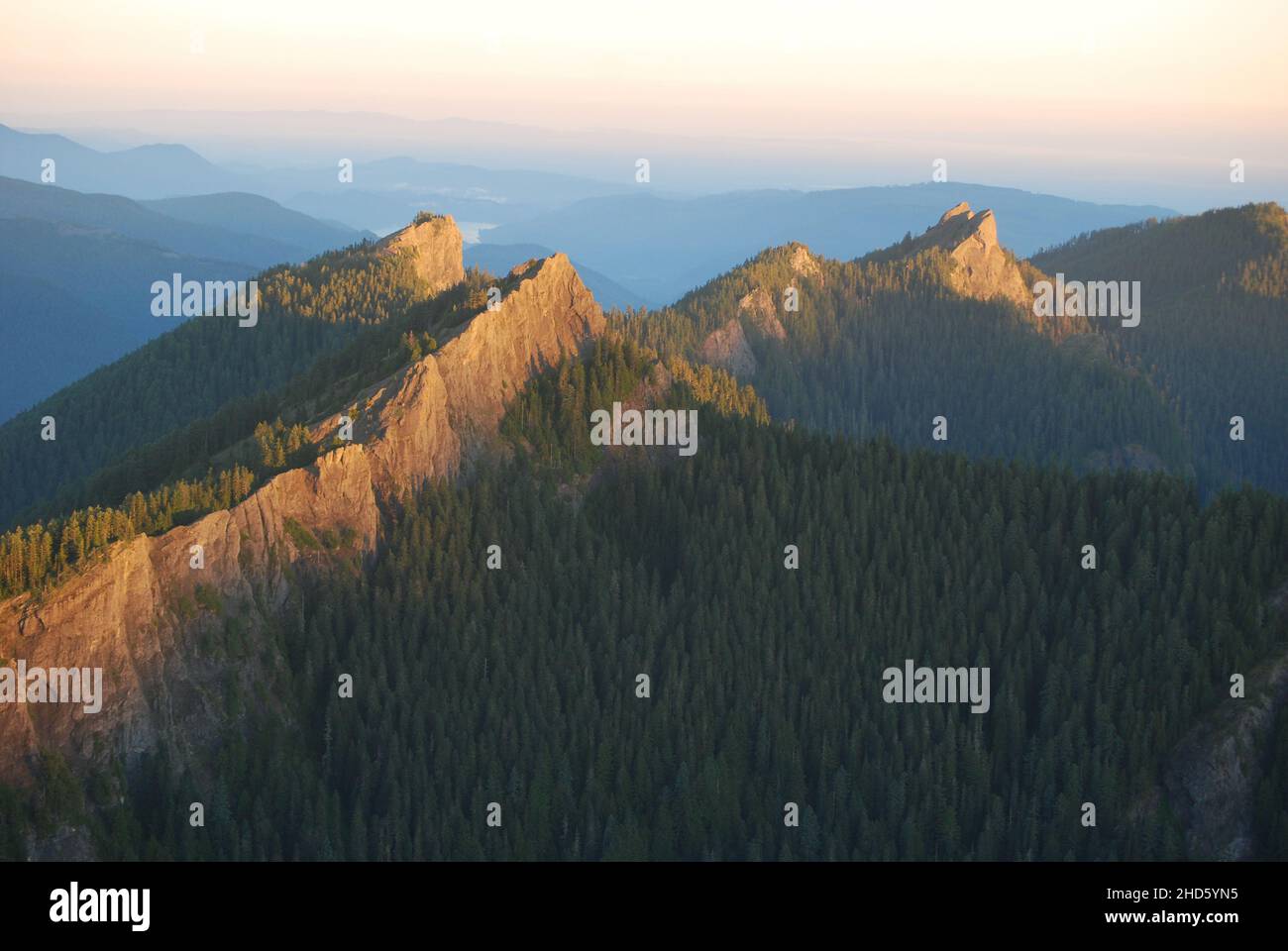 Sawtooth Ridge in the South Cascade MTS. Stockfoto
