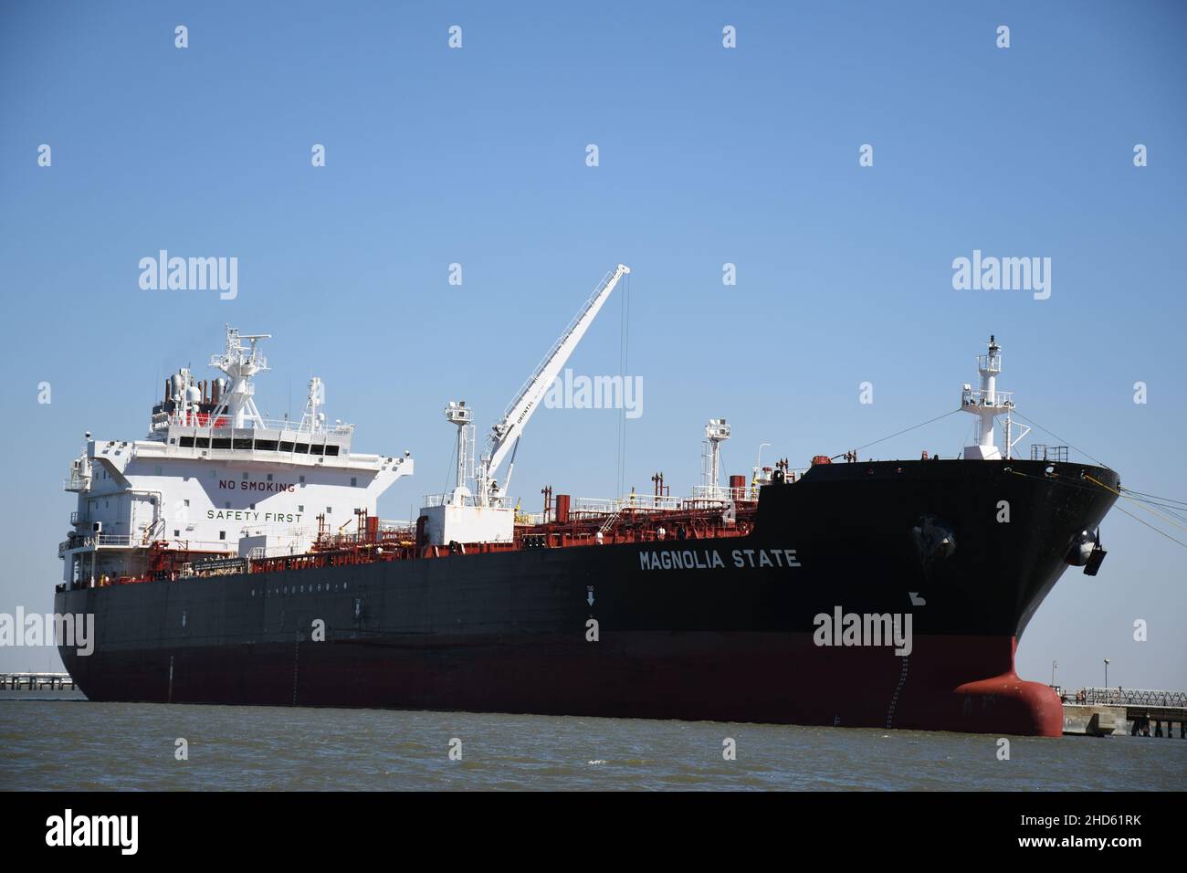 Bulk Frachter Magnolia State wird auf Martinez geladen. Kommerzielle Fracht- und Containerschiffe in San Francisco und San Pablo Bay, Kalifornien Stockfoto