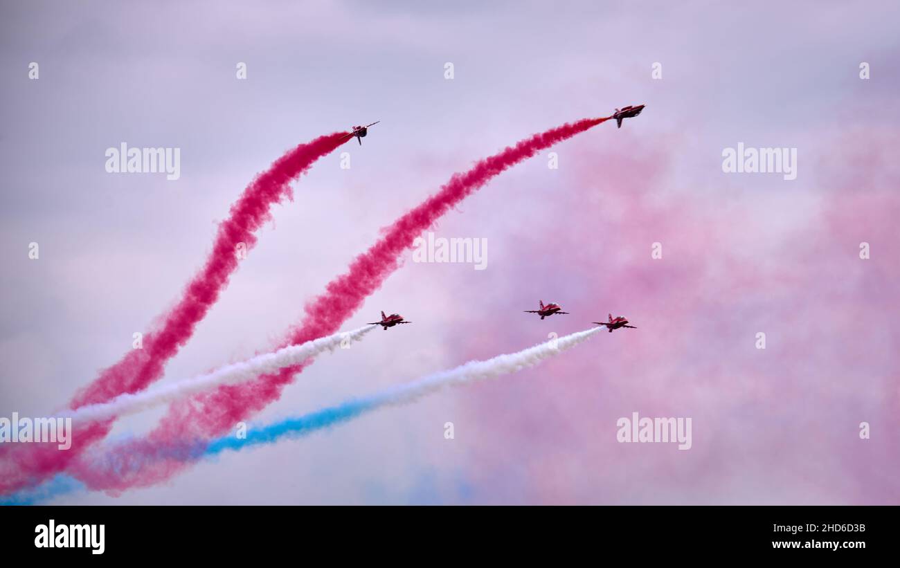 Fünf der Red Arrows treten auf der Flying Legends Air Display in Duxford auf Stockfoto