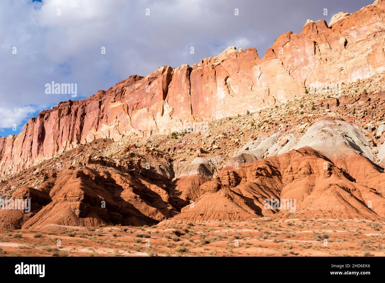 Capitol Reef Landschaft bei Sonnenuntergang, Blick entlang der malerischen Fahrt nach dem Waterpocket Fold Stockfoto