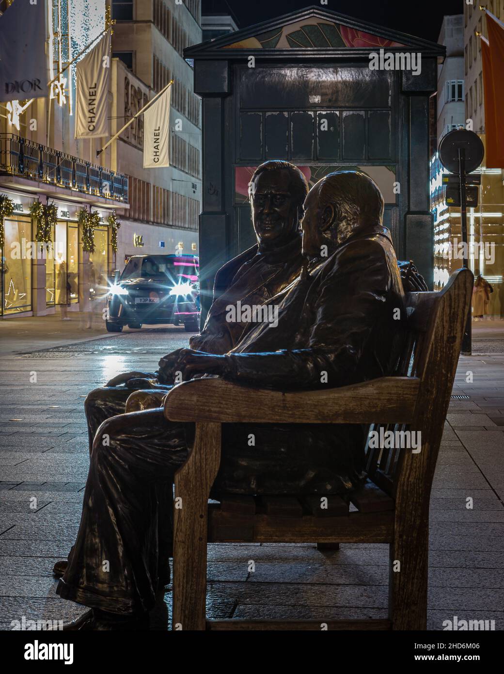 Allies Statue von Roosevelt & Churchill in der Bond Street in London. Stockfoto