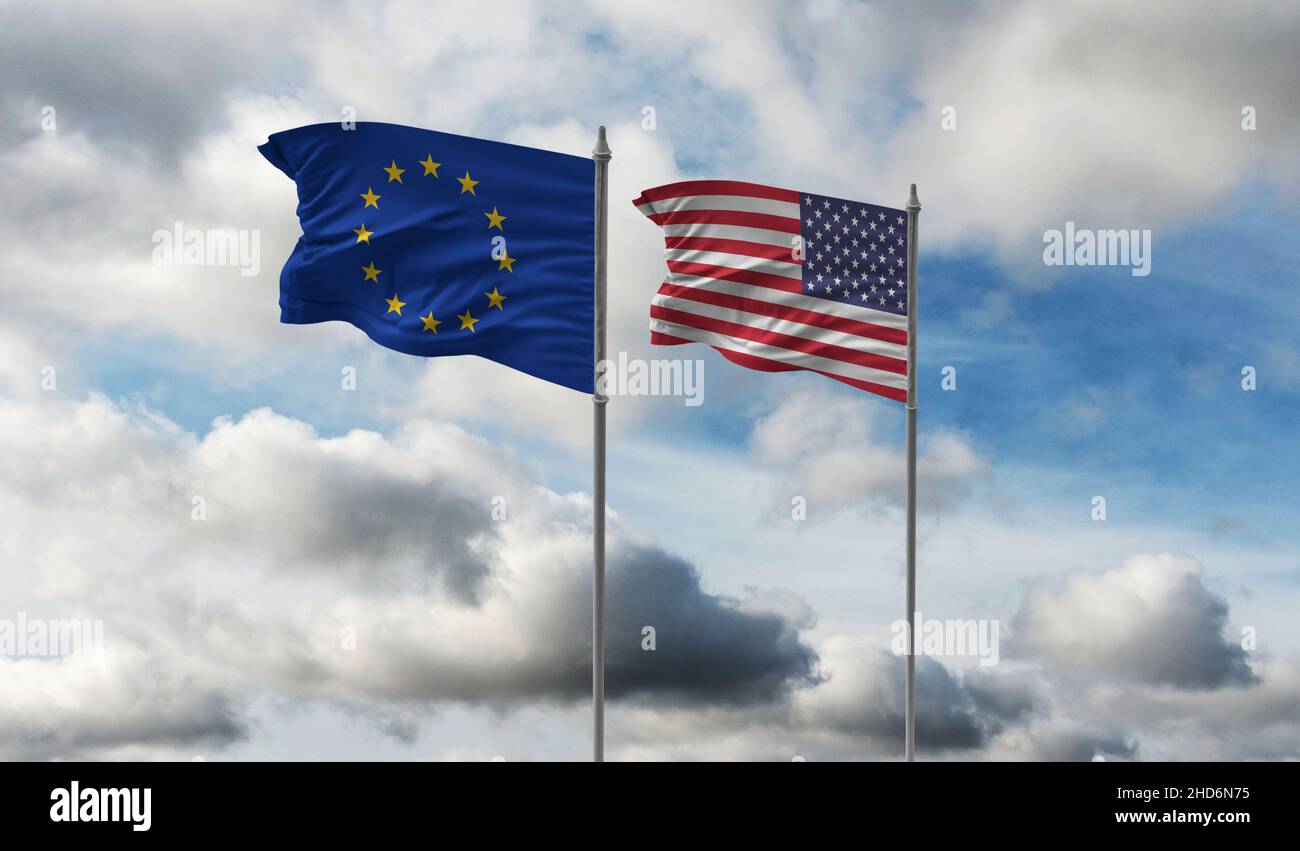 Flaggen der USA und der Europäischen Union, Allianz. Himmel Hintergrund. Stockfoto