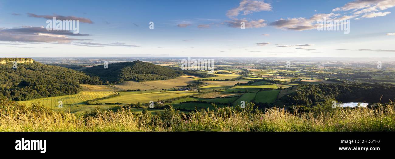 Ein Panoramablick von der Sutton Bank, mit Blick auf den Lake Gormire Stockfoto
