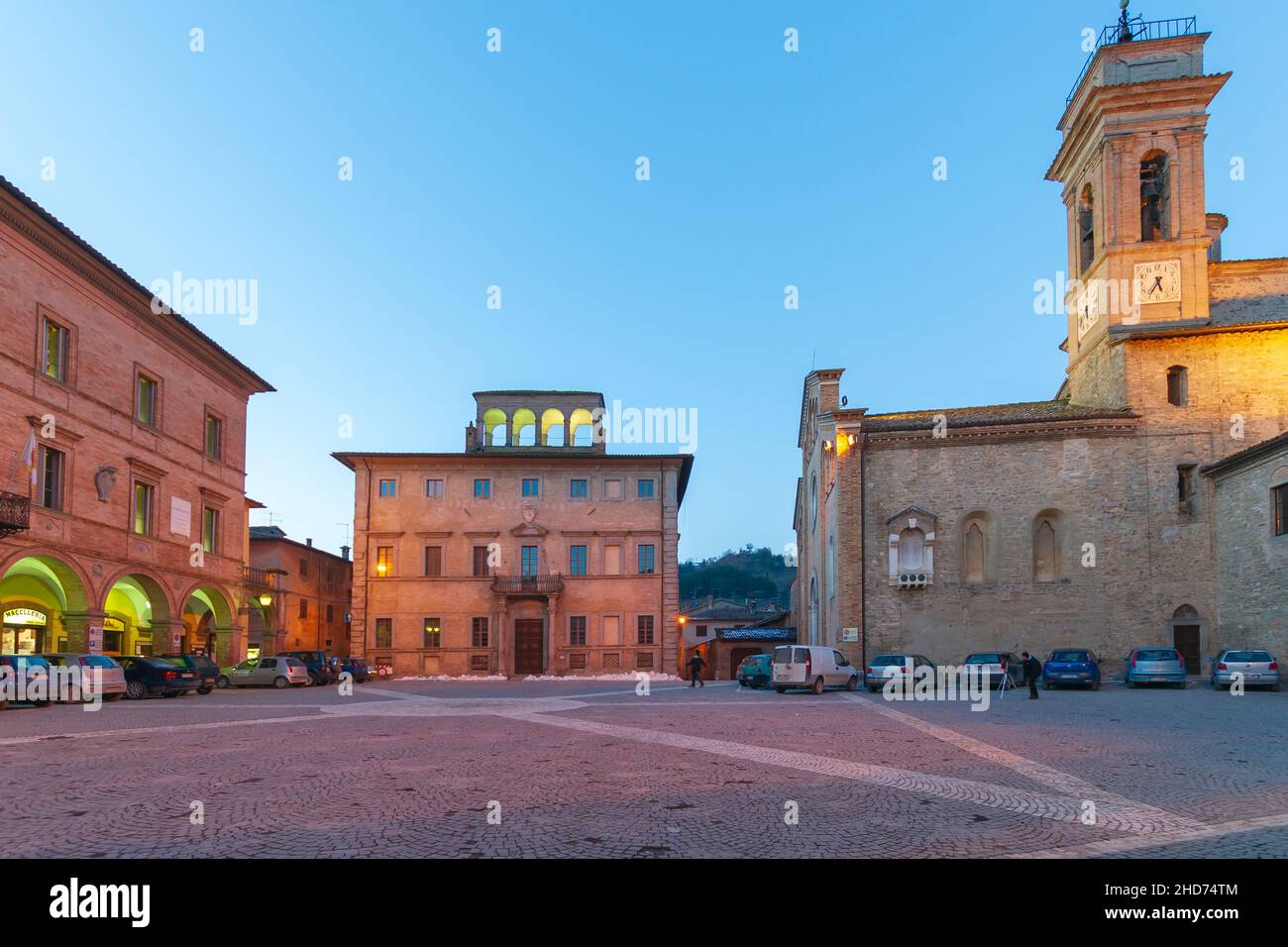 Piazza Giuseppe Garibaldi Platz, Blick auf Palazzo Donati Palast, Kirche Pieve Collegiata, Mercatello sul Metauro, Marken, Italien, Europa Stockfoto