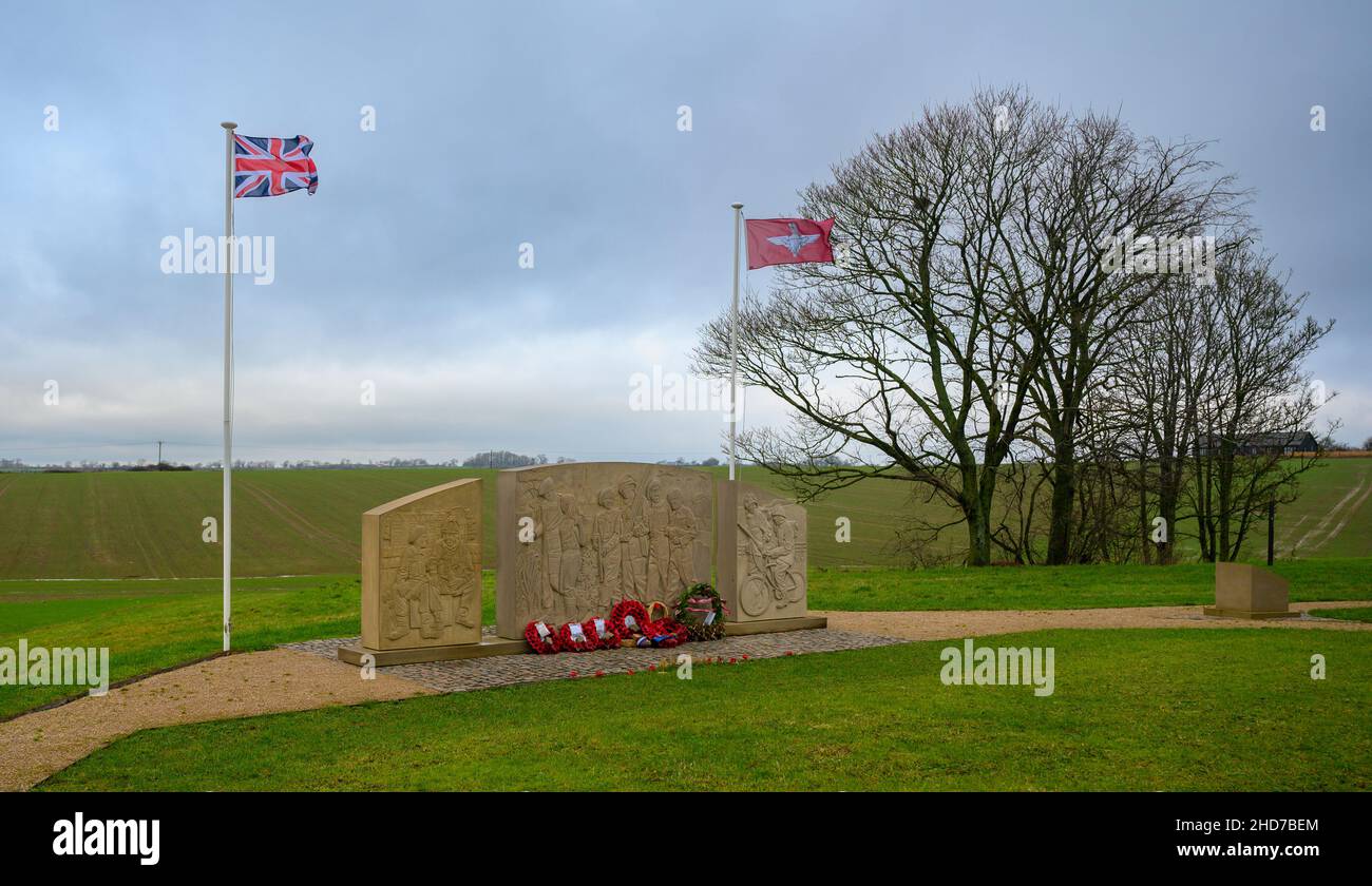 Burrough on the Hill, Melton Mowbray, Leicestershire, Großbritannien. Ein Denkmal für das 10th Bataillon, Fallschirmjäger-Regiment, das in der Gegend lebte, bevor es mit dem Fallschirm in die Schlacht von Arnhem abrutschte Stockfoto