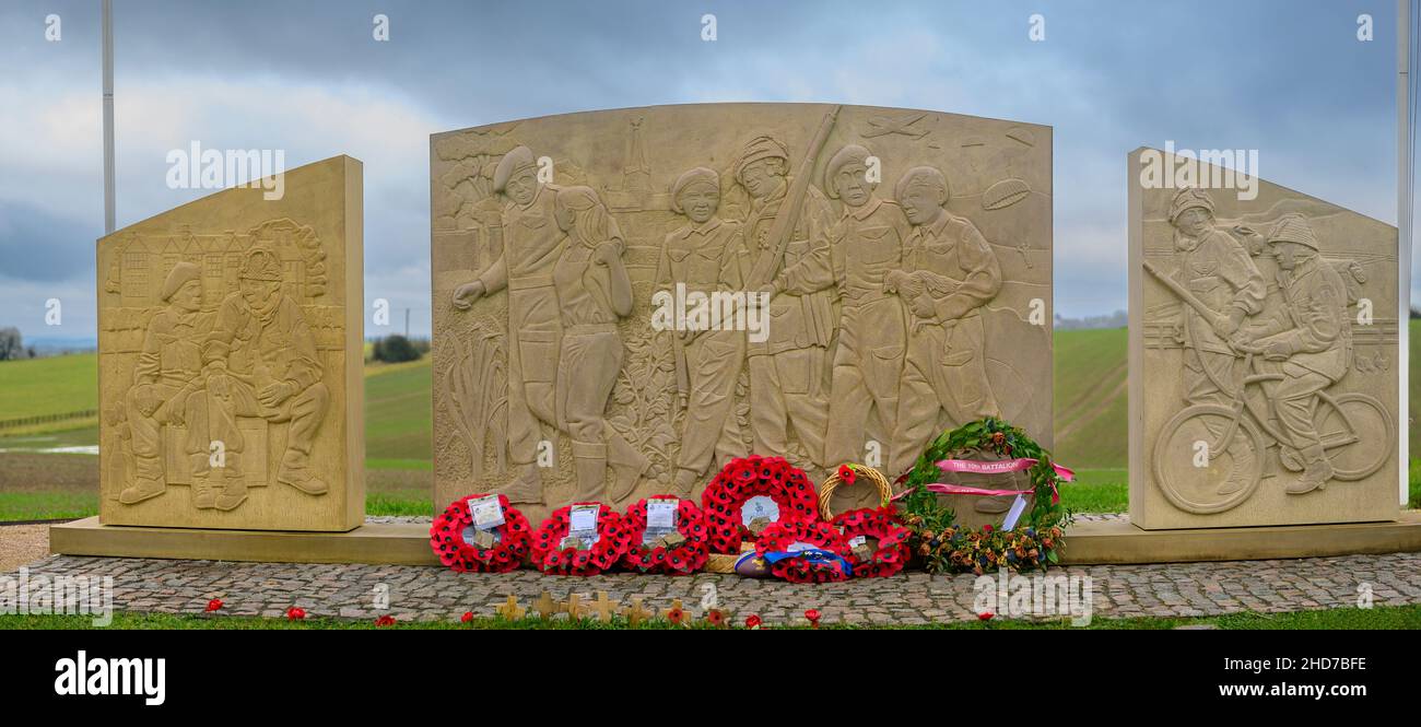 Burrough on the Hill, Melton Mowbray, Leicestershire, Großbritannien. Ein Denkmal für das 10th Bataillon, Fallschirmjäger-Regiment, das in der Gegend lebte, bevor es mit dem Fallschirm in die Schlacht von Arnhem abrutschte Stockfoto