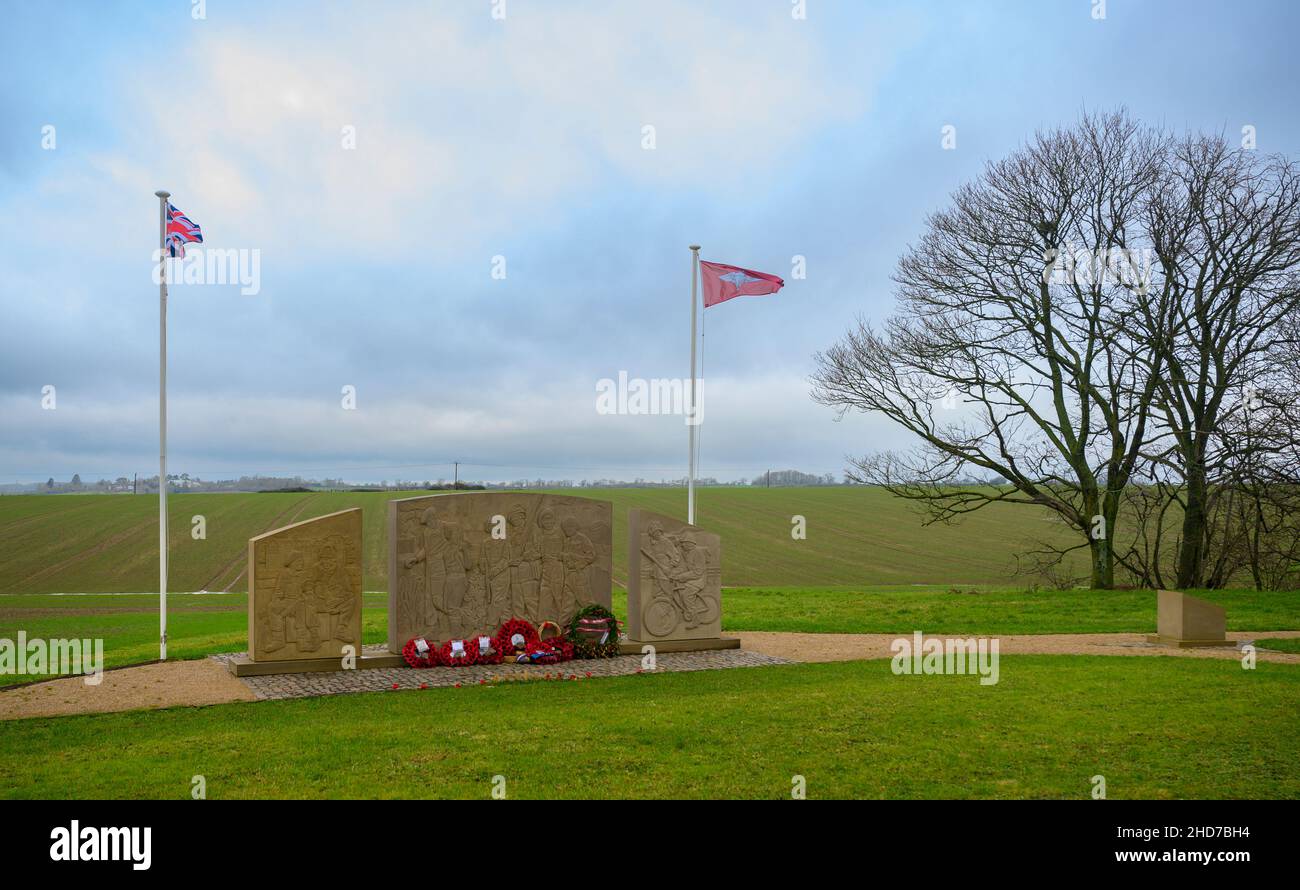 Burrough on the Hill, Melton Mowbray, Leicestershire, Großbritannien. Ein Denkmal für das 10th Bataillon, Fallschirmjäger-Regiment, das in der Gegend lebte, bevor es mit dem Fallschirm in die Schlacht von Arnhem abrutschte Stockfoto