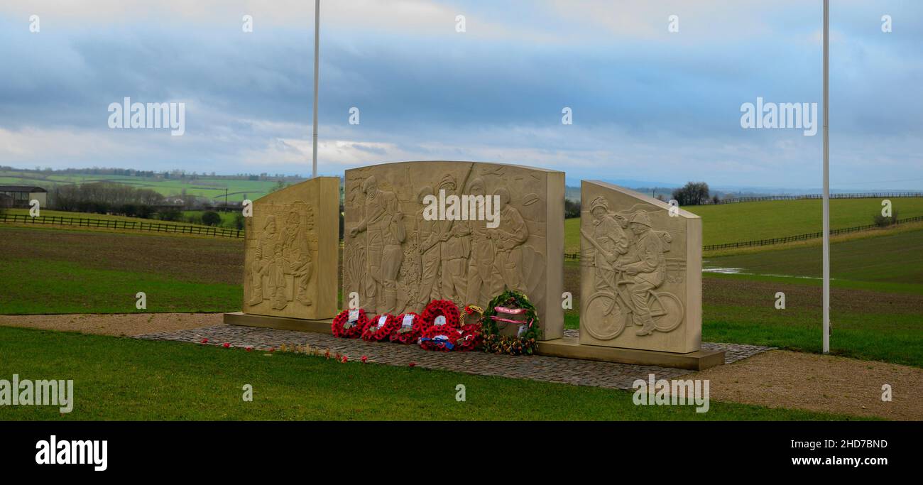 Burrough on the Hill, Melton Mowbray, Leicestershire, Großbritannien. Ein Denkmal für das 10th Bataillon, Fallschirmjäger-Regiment, das in der Gegend lebte, bevor es mit dem Fallschirm in die Schlacht von Arnhem abrutschte Stockfoto