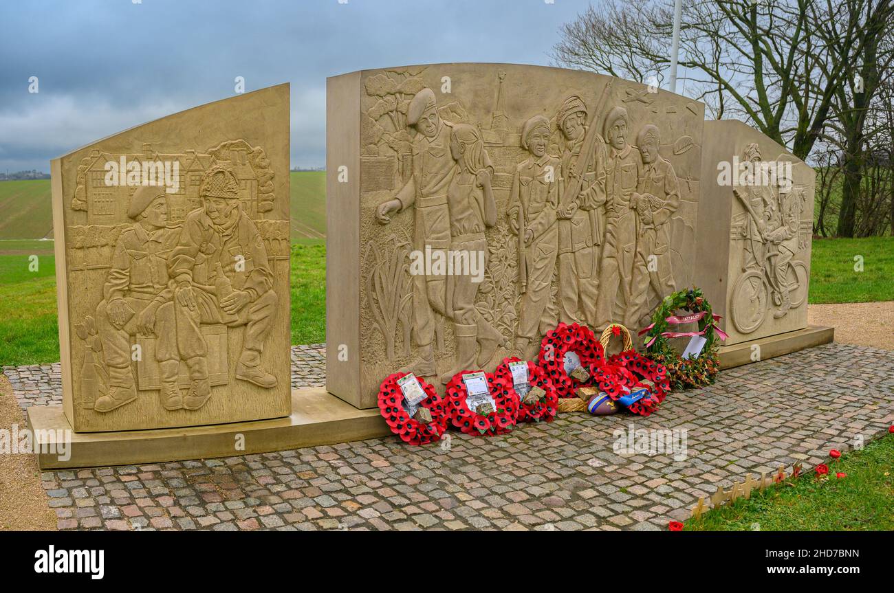 Burrough on the Hill, Melton Mowbray, Leicestershire, Großbritannien. Ein Denkmal für das 10th Bataillon, Fallschirmjäger-Regiment, das in der Gegend lebte, bevor es mit dem Fallschirm in die Schlacht von Arnhem abrutschte Stockfoto