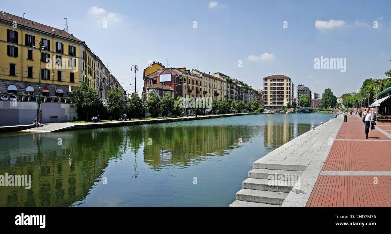 Panoramablick auf den neuen Hafen von Darsena im Kanalbezirk Navigli, in Mailand. Stockfoto