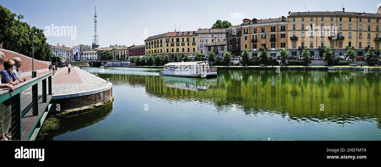 Panoramablick auf den neuen Hafen von Darsena im Kanalbezirk Navigli, in Mailand. Stockfoto