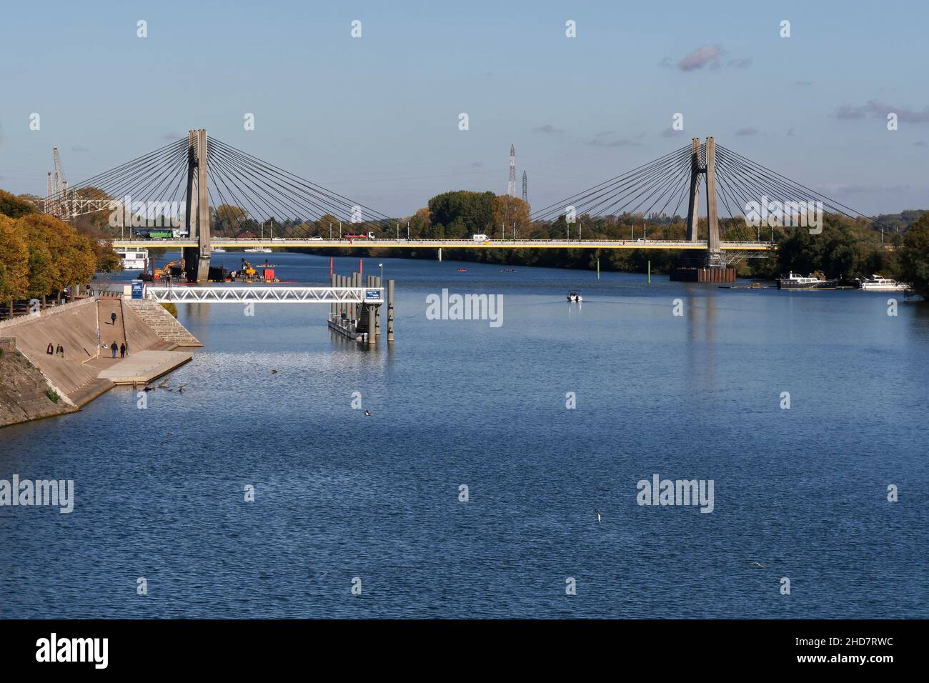 Pont de Bourgogne Betonhängebrücke über den Fluss Saone,Chalon-sur-Saône, Saône-et-Loire, Bourgogne-Franche-Comté,Frankreich Stockfoto