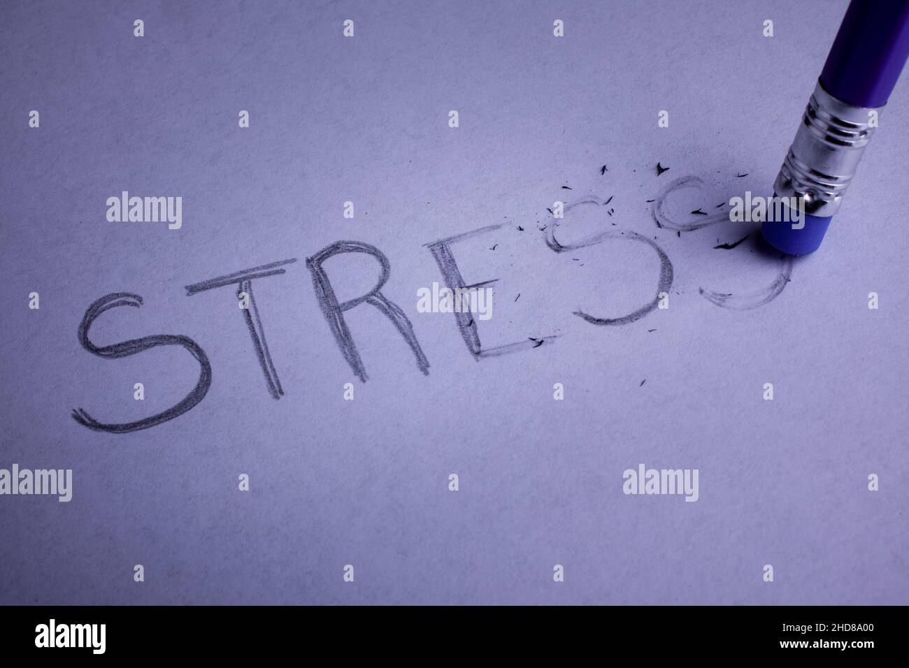 Stress-Wort mit Bleistiftradierer gelöscht. Reduzieren, Linderung und Management Stockfoto