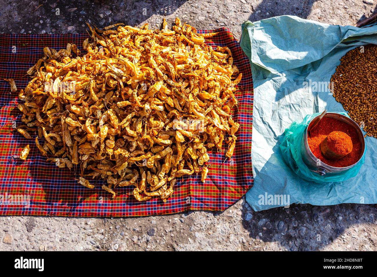 Getrocknete Paprika zum Verkauf auf einem lokalen Markt in Paro, Western Bhutan, Asien Stockfoto