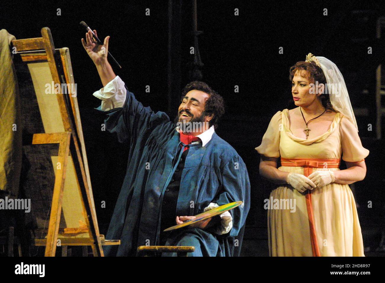 Akt 1: Luciano Pavarotti (Mario Cavaradossi), Carol Vaness (Floria Tosca) in TOSCA von Puccini an der Royal Opera, Covent Garden, London WC2 11/01/2002 Dirigent: Jesus Lopez Cobos Bühnenbild: Renzo Mongiardino Kostüme: Marcel Escoffier Revival Beleuchtung: John B Original lesen Regie: Franco Zeffirelli Revival Regie: John Cox Stockfoto