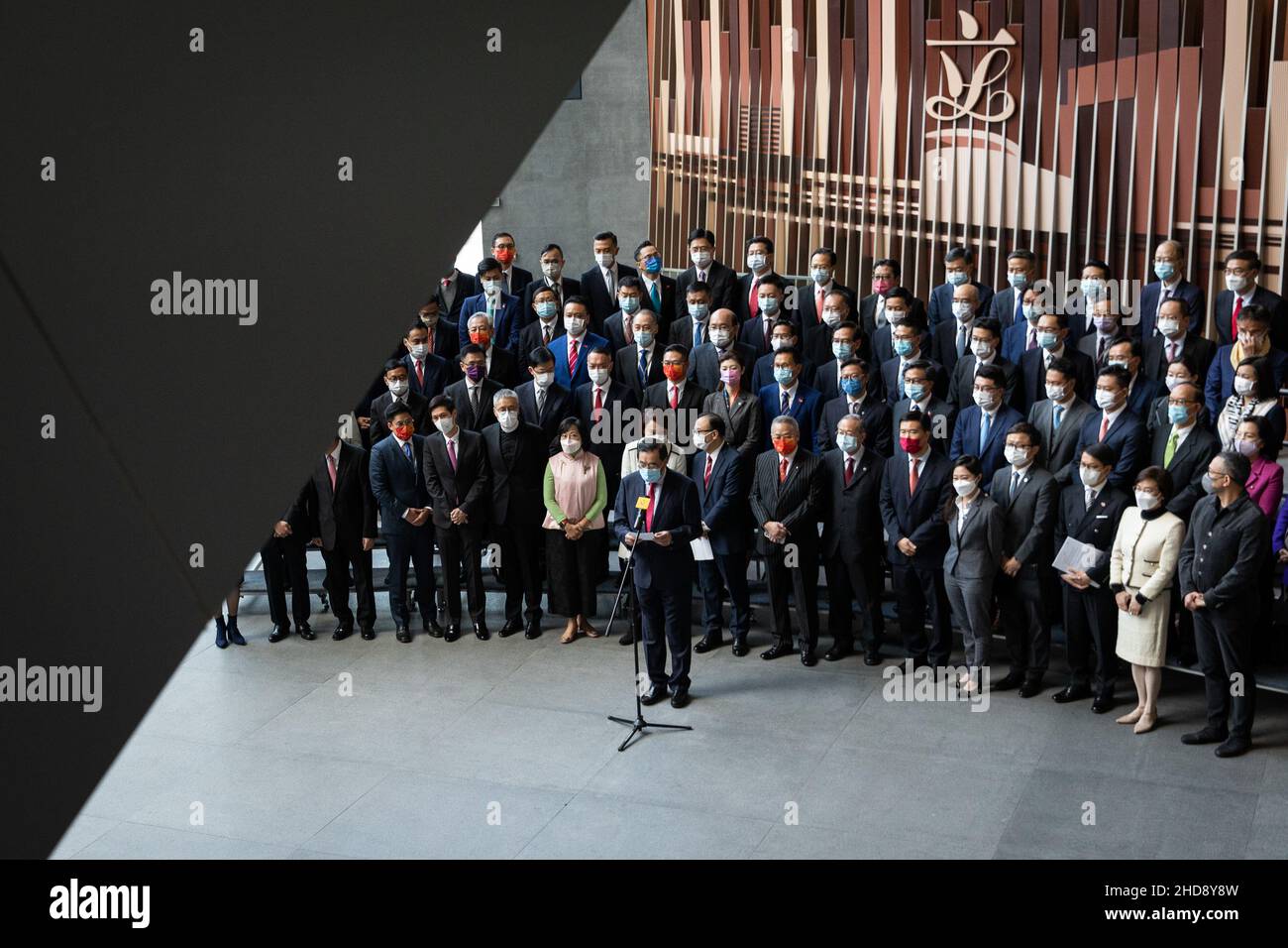 Admiralty, Hongkong. 03rd Januar 2022. Ein amtierender Präsident des Legislativrates von Hongkong, Andrew Leung Kwan-yuen, hielt nach der Eid-Zeremonie eine Rede.90 Gesetzgeber vereidigten ihren Eid, Mitglieder des legislativrates zu sein, nachdem die Wahlen im vergangenen Jahr überarbeitet worden waren, mit einem Erdrutschsieg pro-chinesischer Parteien, da nur Patrioten erlaubt sind. (Foto von Alex Chan Tsz Yuk/SOPA Images/Sipa USA) Quelle: SIPA USA/Alamy Live News Stockfoto