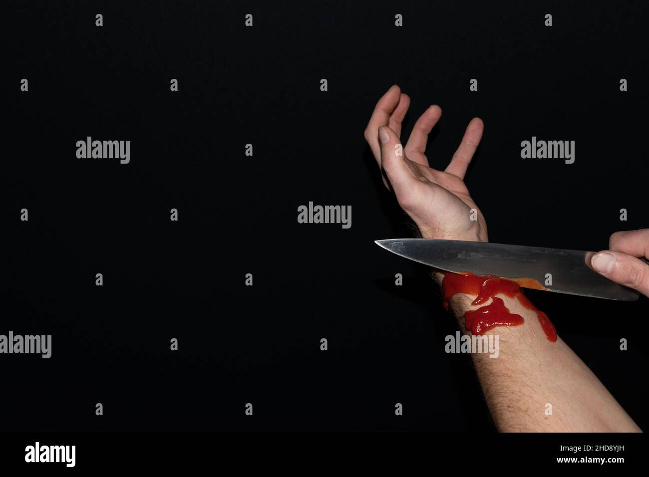 Vaduz, Liechtenstein, 23. Dezember 2021 Selbstmord mit einem Messer durch Schneiden der Pulsader Stockfoto