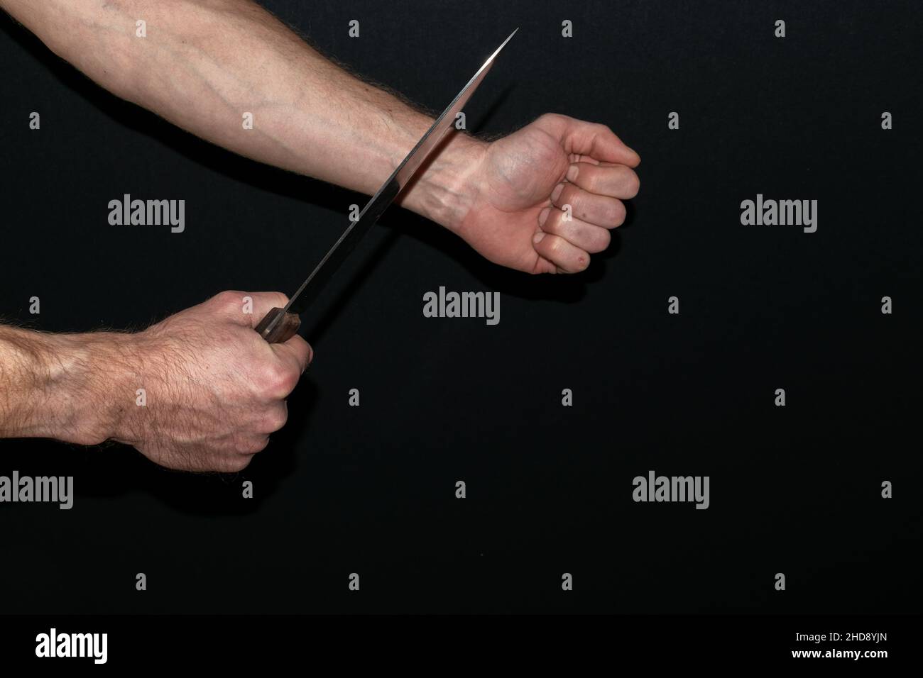Vaduz, Liechtenstein, 23. Dezember 2021 Selbstmord mit einem Messer durch Schneiden der Pulsader