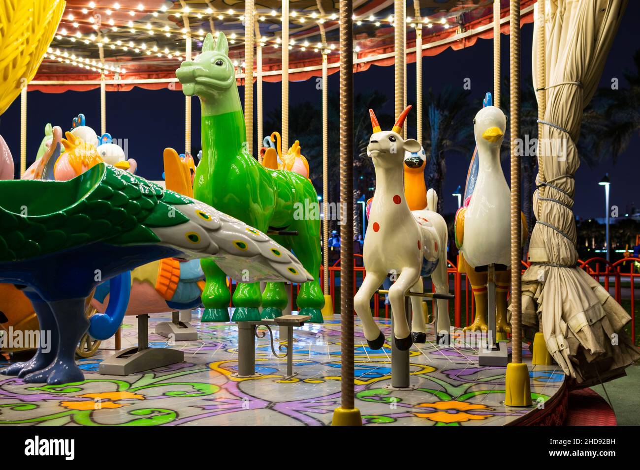 Nachtfahrten auf dem Jahrmarkt Stockfoto