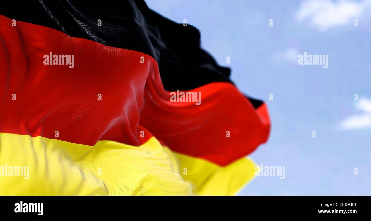 Detail der Nationalflagge Deutschlands, die im Wind fliegt. Demokratie und Politik. Europäisches Land. Nahtlose 3D-Animation. Stockfoto