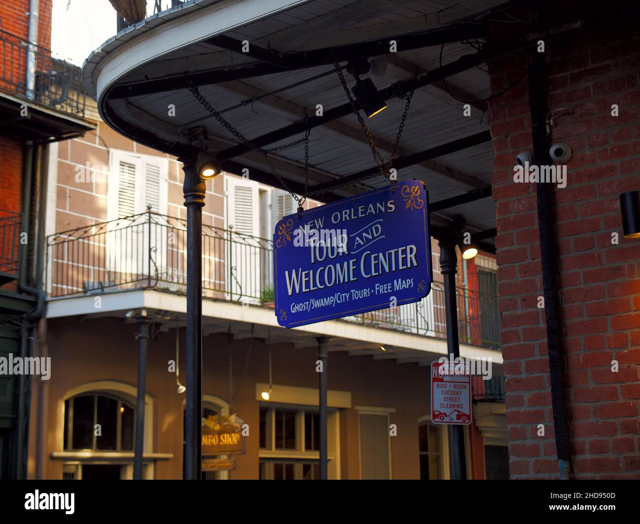Nahaufnahme des Schilders des Tour and Welcome Centers in New Orleans Stockfoto