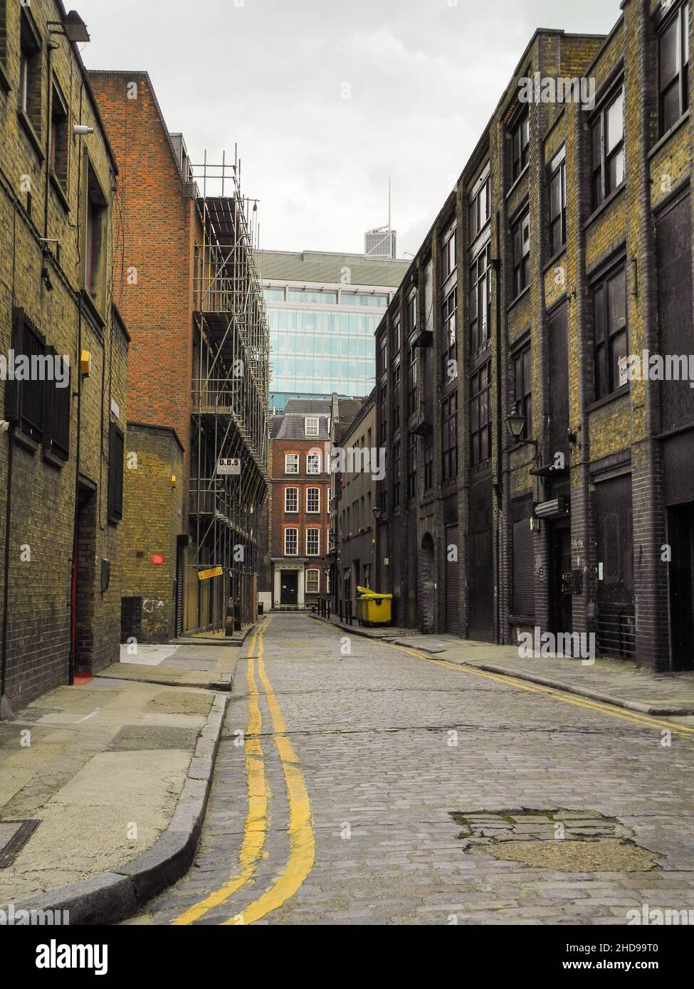 Viktorianische Lagerhäuser in Norton Folgate - ein Gebiet etwas außerhalb der ehemaligen Grenzen der City of London, England, Großbritannien Stockfoto