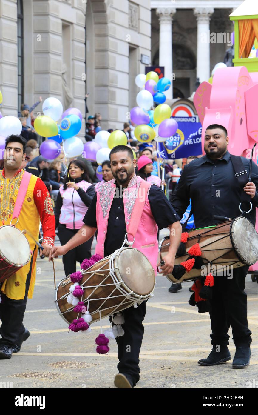 Die State Bank of India, die an der Lord Mayor's Show 2021 im Herzen der City of London, Großbritannien, teilnimmt Stockfoto