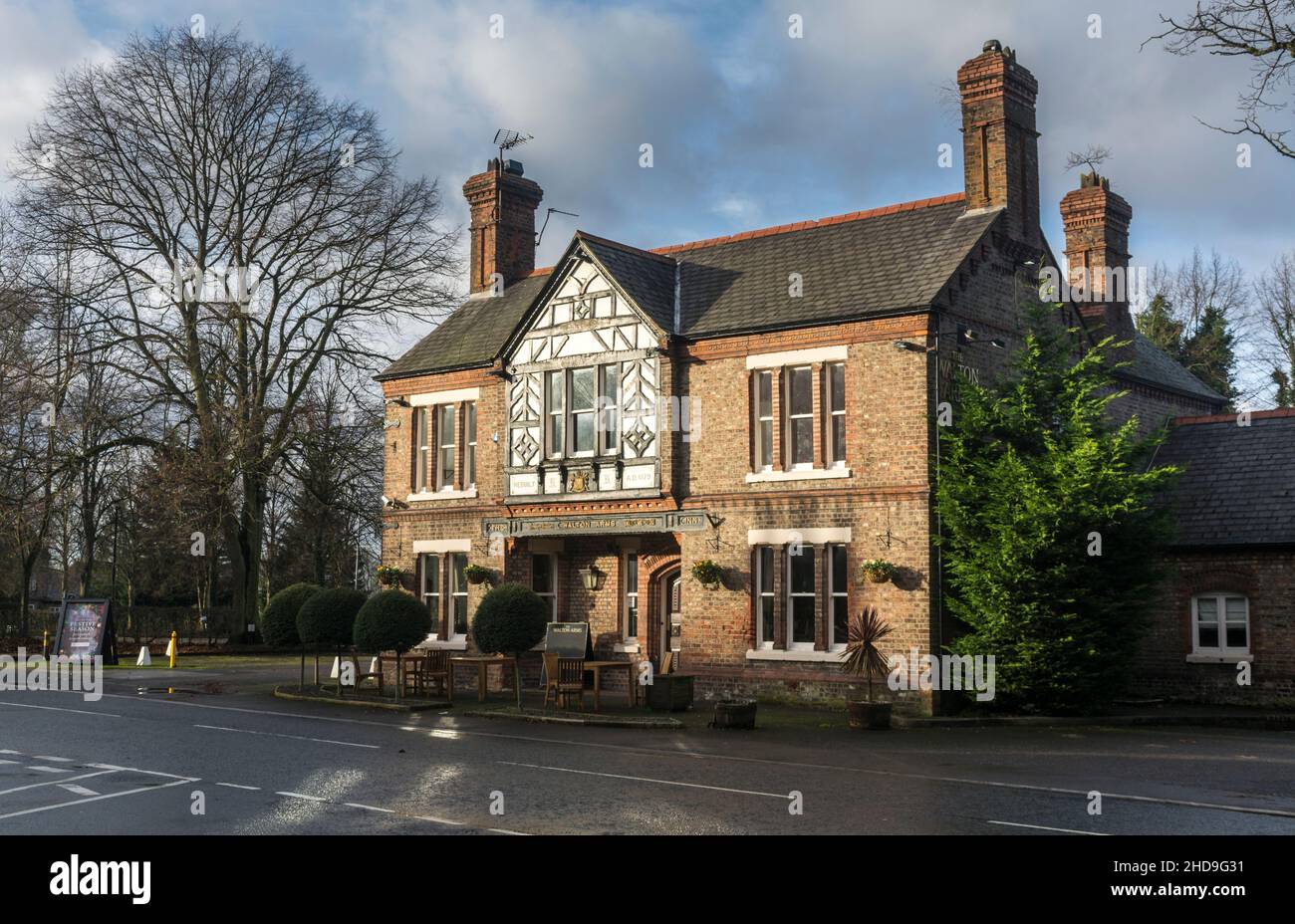 Blick auf den Walton Arms Pub, Higher Walton, Warrington, Großbritannien. Aufgenommen am 31st. Dezember 2021. Stockfoto